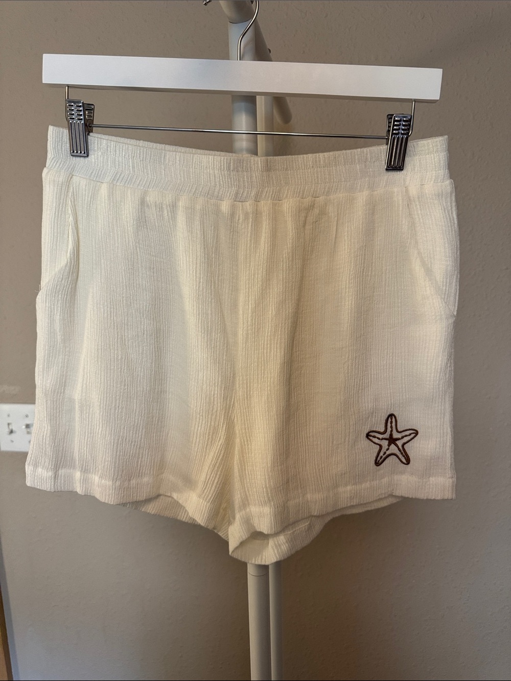 The Workshop, Women's white Star Embroidered Pull-On Shorts, L